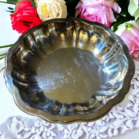 Vtg WM A. ROGERS Oneida Heavy Silver Plated Vegetable Salad Fruit Bowl - Picture 1 of 4